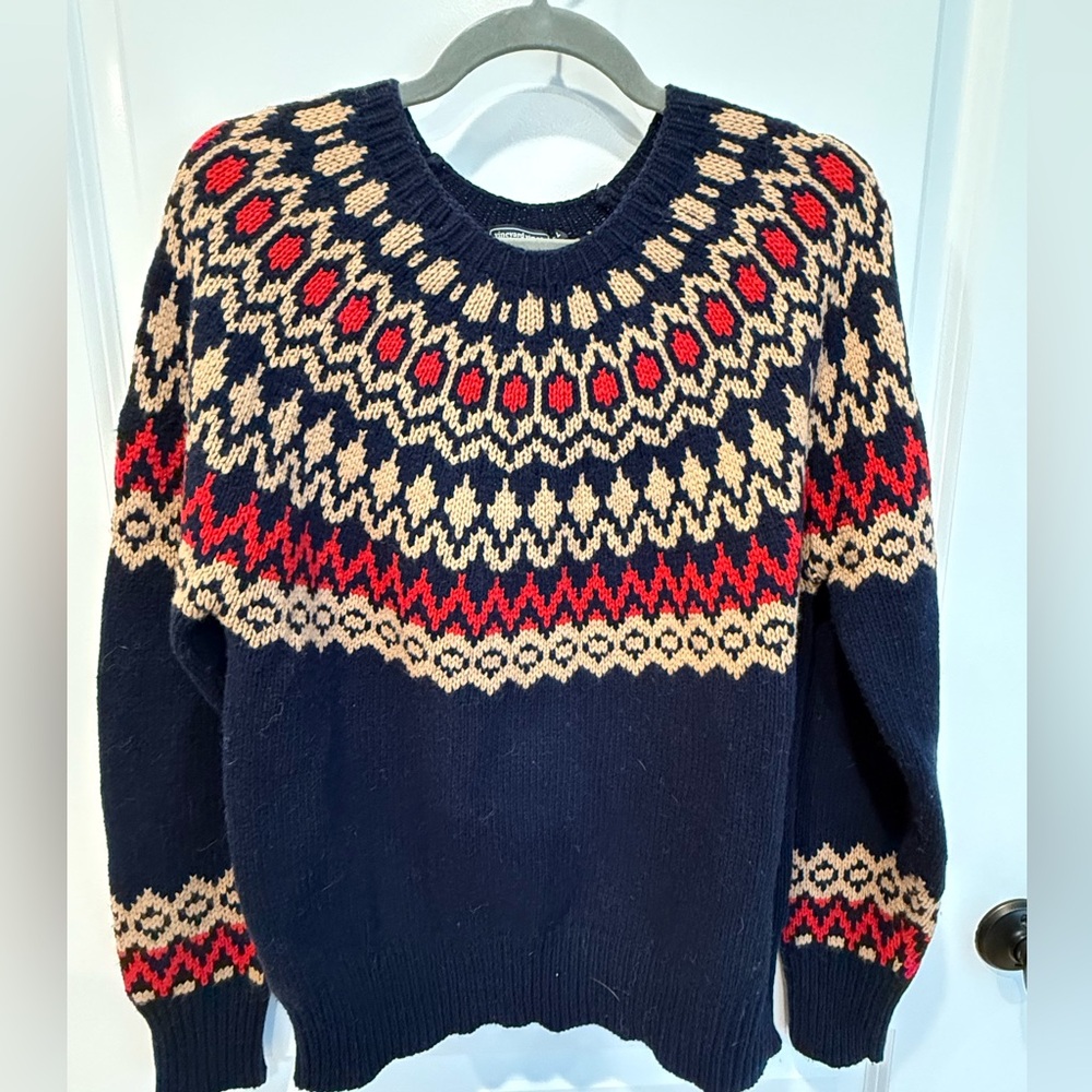 Vineyard Vines fairisle crew neck sweater.